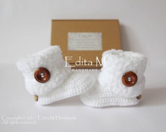 Crochet baby booties, unisex baby booties, baby shoes, white, 0-3, 3-6, 6-9 months, winter boots,  shoes, baby shower, gift for baby