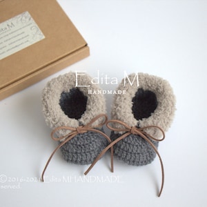 Unisex baby booties, unisex baby shoes, crochet fur shoes, knitted boots, baby moccasins, 0-3, 3-6, 6-9 months, baby shower, announcement