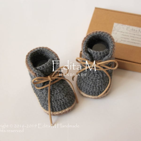 Crochet baby booties, personalised baby shoes, newborn boots, baby boy sneakers, unisex, gift for baby boy, announcement, pregnancy reveal