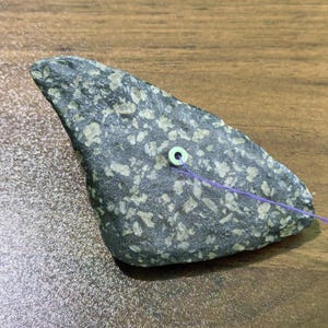 81,5 g Meteorite naturale maculato grezzo, campione magnetico di roccia spaziale, pietra da esposizione