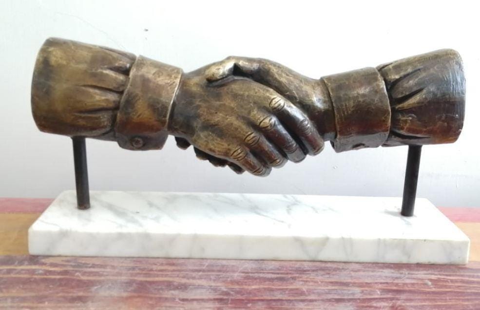 Handshake statue - Etsy 日本