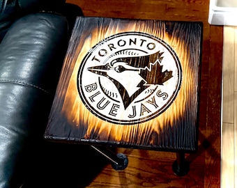 Blue Jays houten bijzettafeltjes met honkbalthema en inlegwerk van epoxyhars.