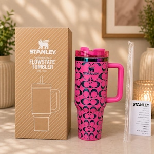 Specialtillverkad Coach Stanley Cup, lasergraverad rostfri stålgåva 40oz Tumbler present unik Hot pink