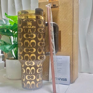 Specialtillverkad Coach Stanley Cup, lasergraverad rostfri stålgåva 40oz Tumbler present unik Brun
