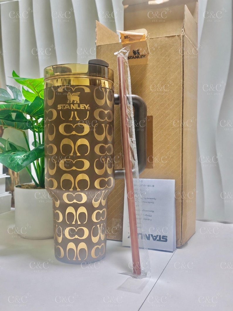 Specialtillverkad Coach Stanley Cup, lasergraverad rostfri stålgåva 40oz Tumbler present unik Brun