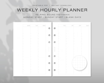 Könnte beinhalten: Ein weißer A6-Ringbuch-Einlagewochenplaner mit stündlicher Einteilung, 105 mal 148 mm groß. Das Layout zeigt Spalten von Montag bis Sonntag mit Zeitfenstern. Der Text umfasst WEEKLY HOURLY PLANNER, A6 RING BOUND 105*148mm, MONDAY START, SUNDAY START und BLANK DAYS.