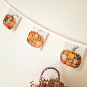 Guirlande de citrouilles patchwork imprimée à la main, décoration d'Halloween, style cottagecore automnal