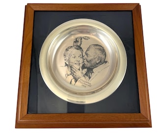 Plato Franklin Mint "Bajo el muérdago" de plata esterlina, Norman Rockwell, vintage de 1971.