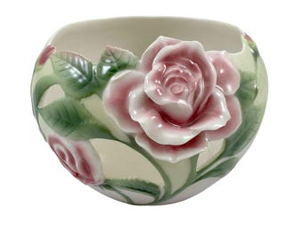 Candelabro de porcelana rosa con forma de rosa de jardín de la colección Franz FZ00242