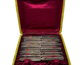 Juego de cubiertos Meriden de 12 cuchillos de fruta de madera maciza con estuche original, chapados en plata y acabado antiguo.
