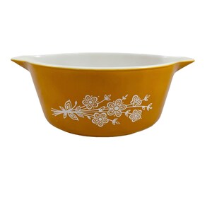 Pyrex Butterfly Gold 2.5 Quart Casserole Vintage 1970s No. 475