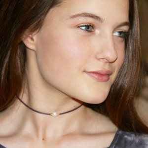 Necklace Pearl on leather; pearl choker; freshwater pearl; single pearl choker; Greek Leather; handmade; Adjustable Choker Necklace