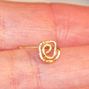 Poppy Flower Nose Stud, Poppy tragus cartilage Stud Tiny Gold Nose Ring Tiny Circle  Nose Ring Open Circle Nose Jewelry