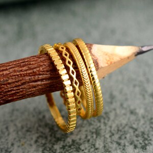 Gold Stacking Ring Set: 14K Gold Fill, einzigartige Ringe