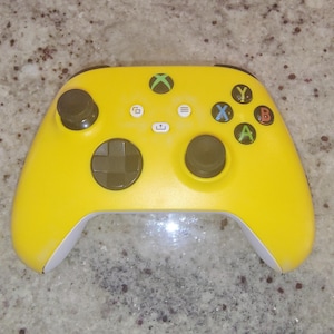 Yellow Xbox Series X/S Controller (1914): Hall-Effect Stickboxes, Clicky Face Buttons, Trigger Stops, Rechargable Battery Pack