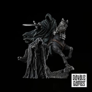 Può includere: Un set di miniature grigio scuro raffigurante una figura incappucciata su un cavallo che impugna una spada e una seconda figura incappucciata in piedi davanti con le mani tese. Il logo Pavale Games è visibile nell'angolo in basso a destra.