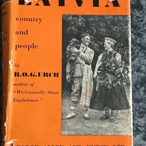 Rara primeira edição de 1938 do livro "Letônia: País e Povo" | R.O.G. Urch | Livro de história da Letônia pré-Segunda Guerra Mundial | Mapa desdobrável | Sobrecapa original