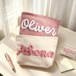 Aangepaste corduroy reisetui, verhoogde katoenen toilettas met letters, gepersonaliseerde make-up organizer, vakantiecadeau voor moeder, haar en bruidsmeisje