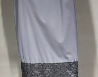 Vintage Van Raalte Gray with Hem Line Darker Gray Lace 1/2 Slip Suavette, This is one of the most sought-after Van Raalte vintage slips