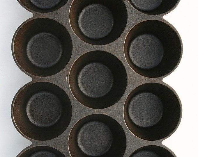 Antique No 10 Griswold Popover Pan 11 Muffin or Popover Baking Cast