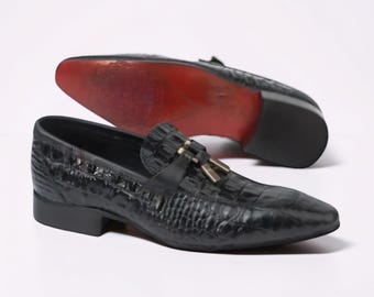 Handmade Men's Fashion British Pointy Toe Fringe Slip On Loafers Textured Leather Shoes