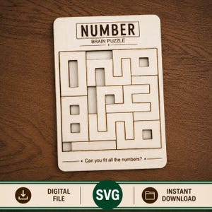 Puede incluir: Un rompecabezas rectangular de madera clara con ranuras cortadas a láser para piezas con forma de números. El texto superior dice NUMBER BRAIN PUZZLE y el inferior Can you fit all the numbers? El tablero presenta varios huecos geométricos.