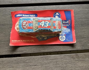 Richard Petty #43 '67 Plymouth Belvedere Coche promocional de detergente WISK, modelo a escala 1:64