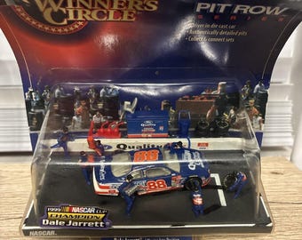 Dale Jarrett #88 - Serie Winners Circle Nascar Pit Row (Entrando a boxes)