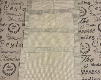 Juego de 4 manteles individuales Waterford Crosshaven color crema
