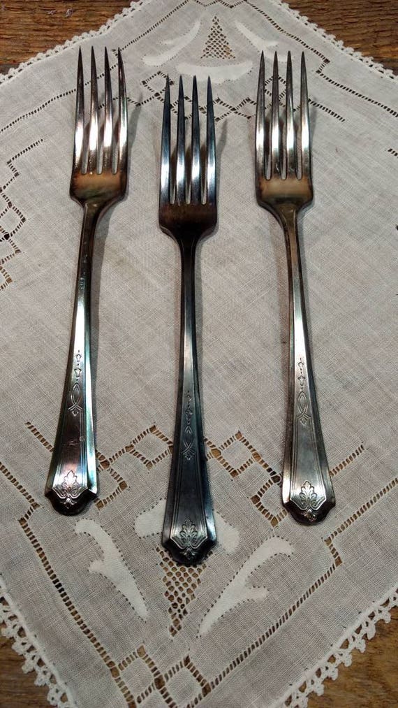 4 ONEIDA COMMUNITY SILVER PLATE LADY HAMILTON SALAD FORKS X FOUR