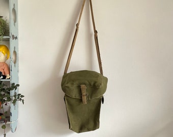 Ww2 M6 US Army Lightweight Service Gas Mask Bag OD-7 With Ww2 M6 US Army Lightweight Service Gas Mask Bag OD-7 With