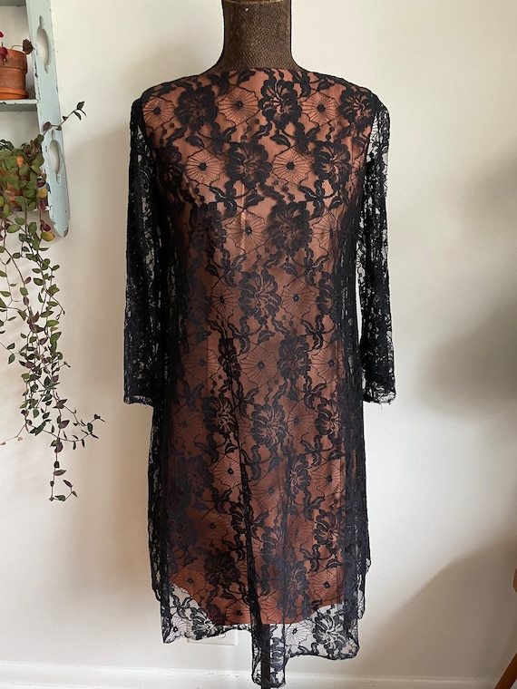 Vintage small 1960s black lace and beige lined mo… - image 2