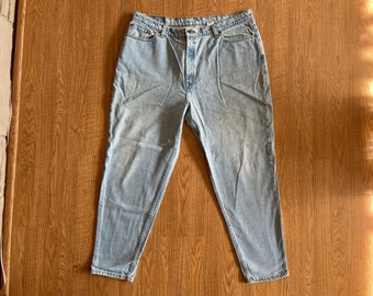 Vintage 43x31 Levi’s 550 womens