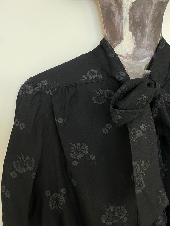 Vintage 1970’s Digits by Willi Smith black cropped blouse floral View 2