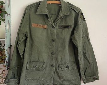 Vintage small / medium Vietnam war era US military army jacket shirt OG 107