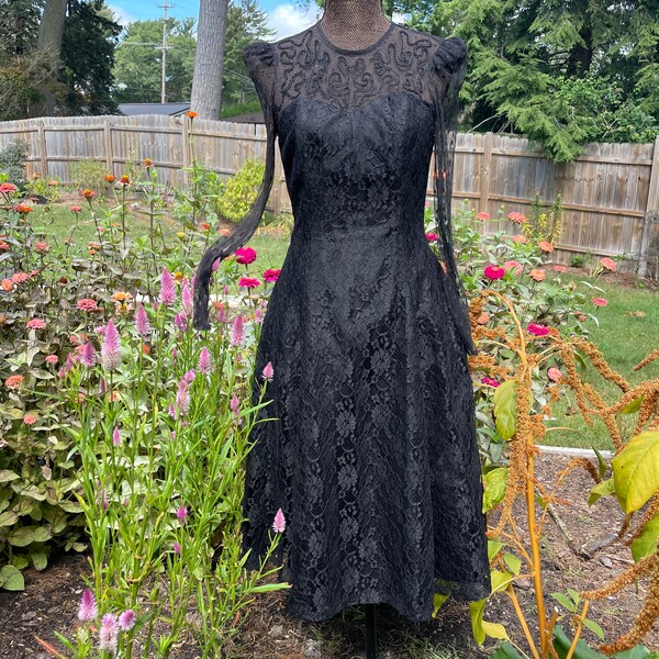 Vintage 1980’s black lace dress XS/small