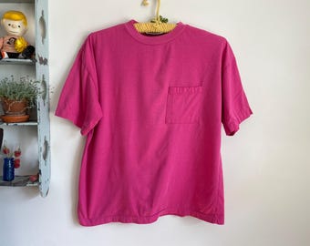 vintage 1990’s pink boxy pocket t-shirt medium large