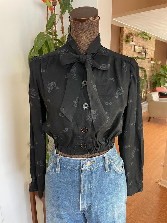 Vintage 1970’s Digits by Willi Smith black cropped blouse floral