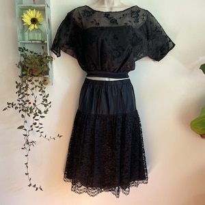 Vintage black skirt lace medium
