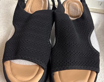 Sandalias de cuña negras de punto cómodo para mujer