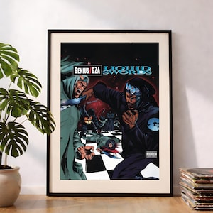 Könnte beinhalten: Ein gerahmtes Poster mit dem Album-Cover von Genius/GZA Liquid Swords. Die Grafik zeigt Figuren in Kapuzenroben auf einem schwarz-weißen Schachbrettboden mit Schwertern und einem roten Sternenhintergrund. Der Text Genius/GZA Liquid Swords ist zu sehen.