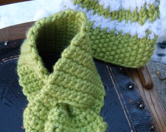 Keyhole Scarf and Hat, Lime Green with White trim  ~  FREE SHIPPING ~