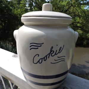 Robinson-Ransbottom Roseville Ohio Cookie Jar ~ 1960&#39;s ~ Pottery Cookie Jar with Lid ~