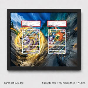 Pu&ograve; includere: Una cornice rettangolare nera contenente due carte collezionabili graduate con testo in giapponese e illustrazioni colorate di creature. Ogni carta presenta un'etichetta rossa e bianca con il testo 2023 POKEMON MEW EN BLASTOISE EX GEM MT 10.