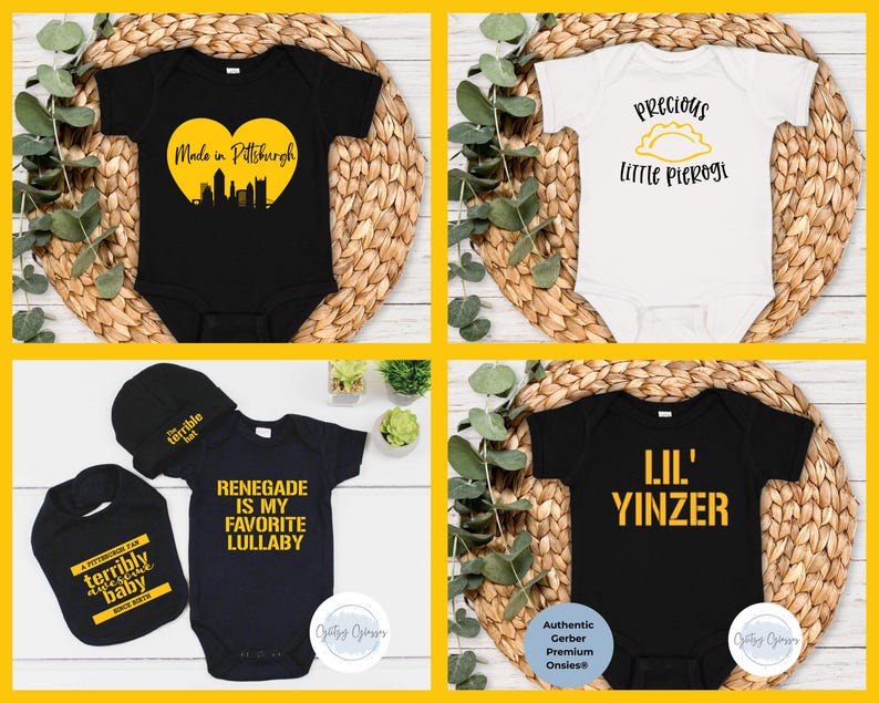 Peut inclure: Quatre bodies de b&eacute;b&eacute; avec du texte et des graphiques. Un body noir a un c&oelig;ur jaune avec une ligne d'horizon de la ville et les mots "Made in Pittsburgh". Un autre body blanc dit "Precious Little Pierogi". Un body marine dit "Renegade is my favorite lullaby."