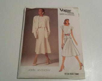 Uncut Vogue  1387 American Designer John Anthony  Size 12