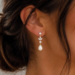 Pearl Bridal Earrings, Gold Pearl Drop Earrings, Sterling Silver Pearl Earrings, Wedding Earrings, Bridesmaid Gift, Bridal Jewelry
