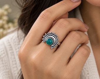 Ring van geoxideerd sterling zilver met smaragdgroene zonnestralen, boho statement sieraden