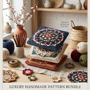 Könnte beinhalten: Ein Stapel aus drei quadratischen Häkel-Mandalas in Marineblau, Creme und Terrakotta, ergänzt durch Garnknäuel, ein Maßband und Häkelnadeln. Text: ARTISAN MANDALA SQUARE und LUXURY HANDMADE PATTERN BUNDLE MODERN CROCHET COLLECTOR SERIES.