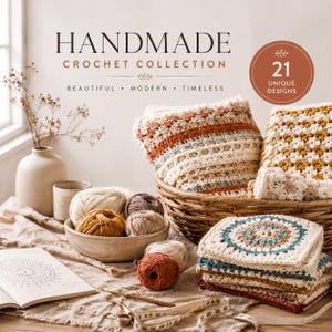 Peut inclure: Une collection d'articles au crochet comprenant un panier en osier rempli de couvertures à motifs, un bol de pelotes de laine crème, marron et orange, et une pile de dessous de verre carrés. Le texte indique HANDMADE CROCHET COLLECTION 21 UNIQUE DESIGNS.